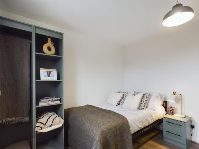 Room for rent in Kensington, Calderstones