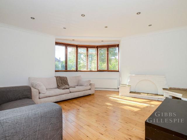 Apartment for rent in Lane, Greater London