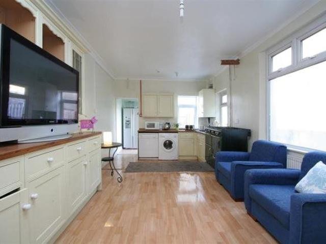 Room for rent in Falcon Lodge, Wales