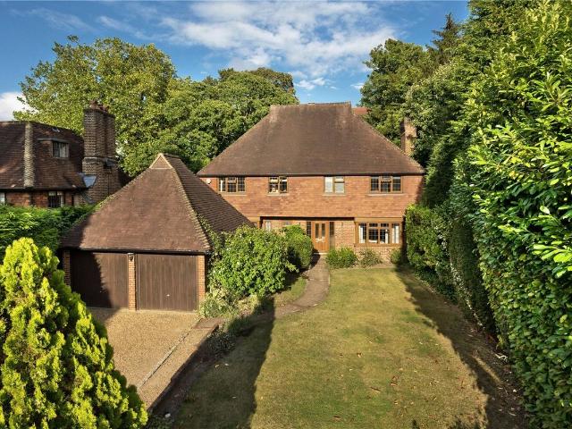 House for rent in Esher Place, Elmbridge