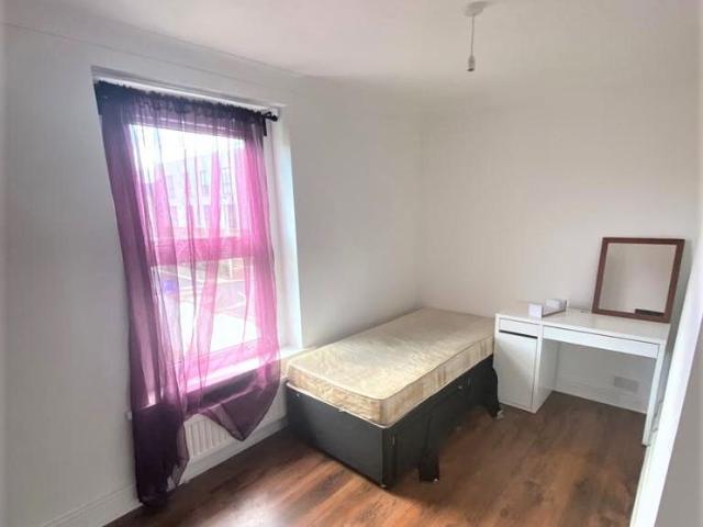 Room for rent in Falcon Lodge, Wales