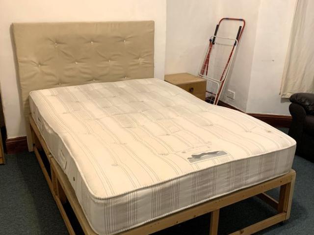 Room for rent in Falcon Lodge, Wales