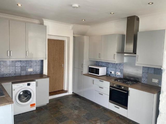 Room for rent in Falcon Lodge, Wales