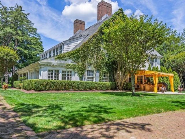 House for sale in Old Westbury