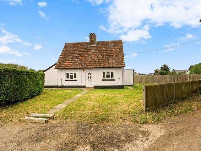 House for rent in Chattern Hill, Lower Halliford