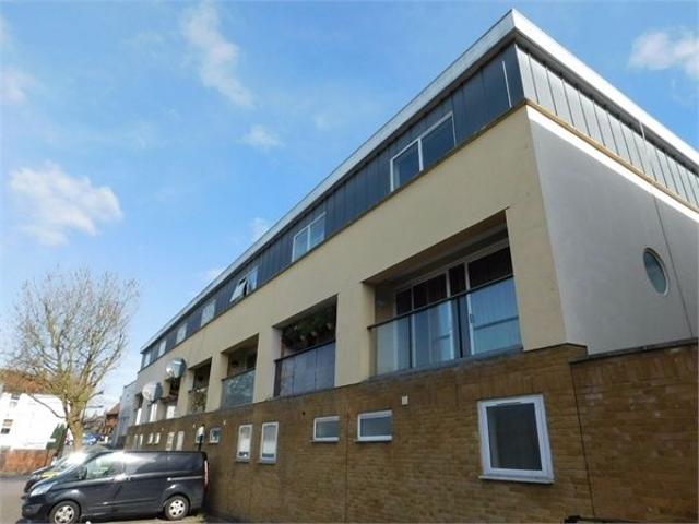 House for rent in London Borough of Ealing, Greater London