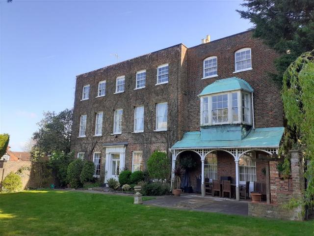 Apartment for rent in Harrow on the Hill, Greater London