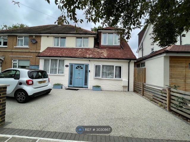 Studio for rent in Hampton Hill, Greater London