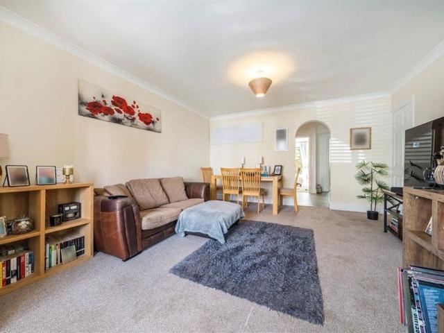 Apartment for rent in Hampton Hill, Greater London