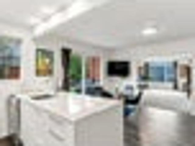 Townhouse for sale in Chaslands, Canterbury
