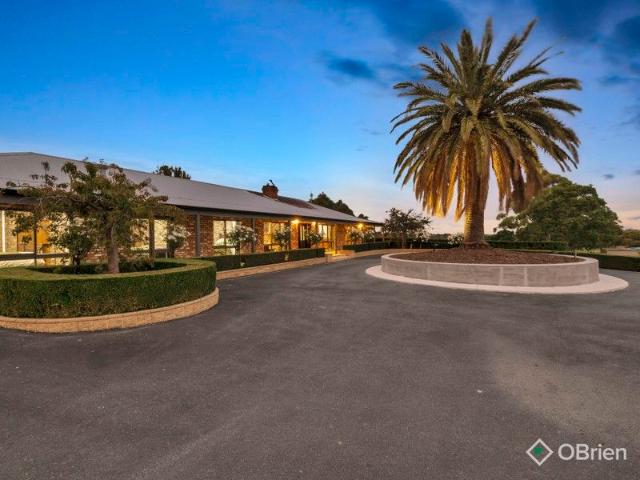 Cottage for sale in Cranbourne South, Victoria