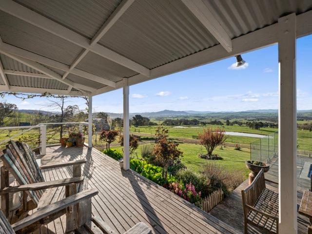 Cottage for sale in Boorolite, Shire of Mansfield