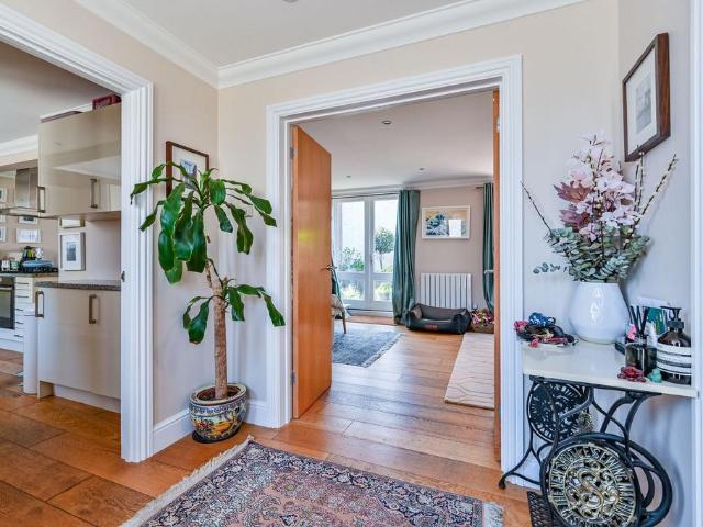 House for rent in Barnsbury, Greater London