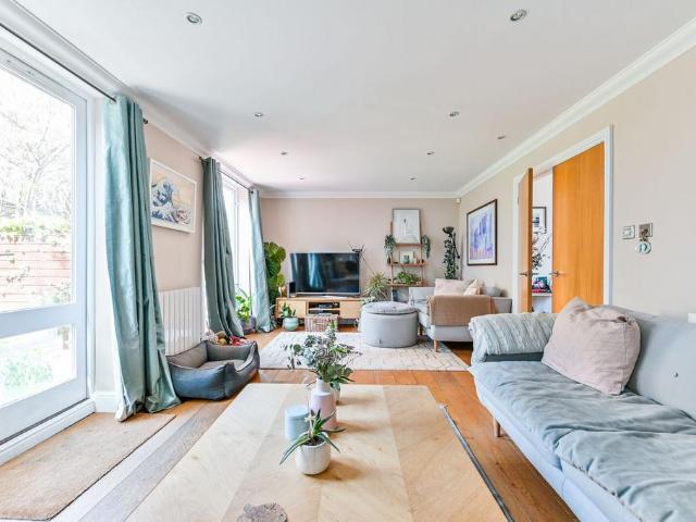 House for rent in Barnsbury, Greater London