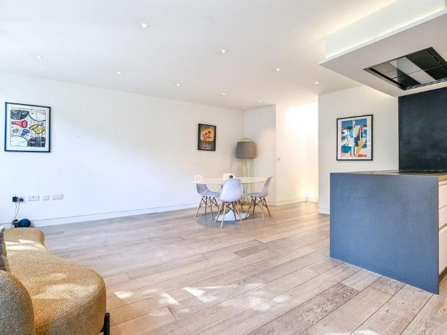 House for rent in Angel, Greater London