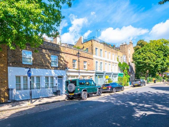 House for rent in Barnsbury, Greater London