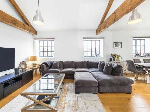 House for rent in Angel, Greater London