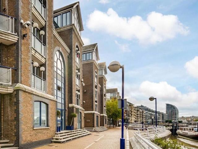 Apartment for rent in Plantation Wharf, Greater London