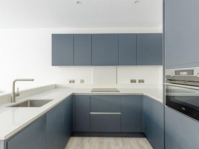 Studio for rent in London Borough of Hounslow, Heston