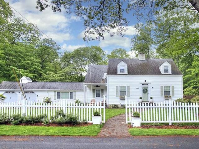 House for sale in Wilton