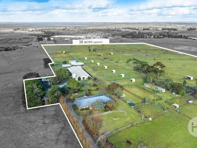 Cottage for sale in Pearcedale, Victoria