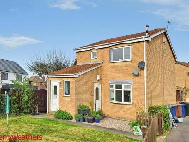 House for sale in Mapplewell, South Yorkshire
