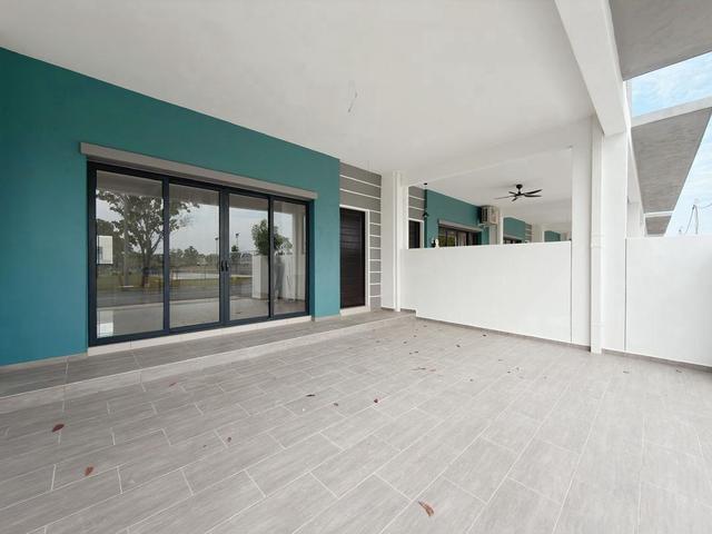 Terraced House for sale in Malaka