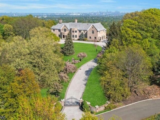 House for sale in Cedar Grove, New Jersey