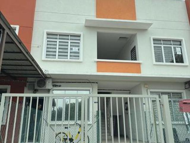 Townhouse for sale in Malaka