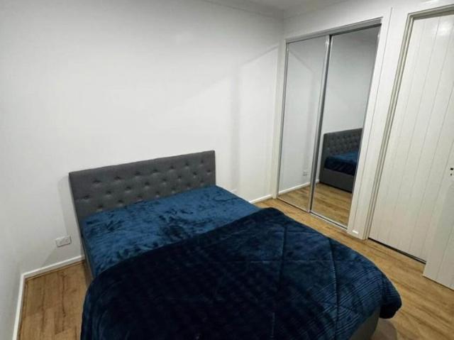Room for rent in One Bells Estate, Melbourne
