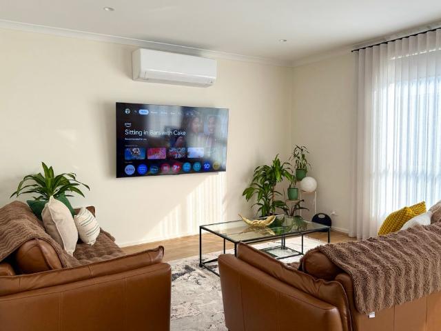 Room for rent in Clyde North, Melbourne