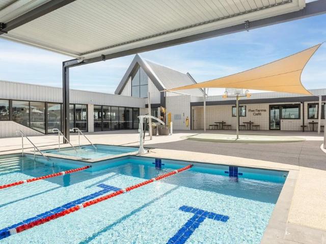 Room for rent in Clyde North, Melbourne