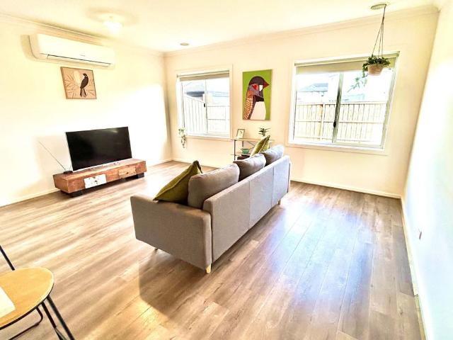 Room for rent in Clyde North, Melbourne