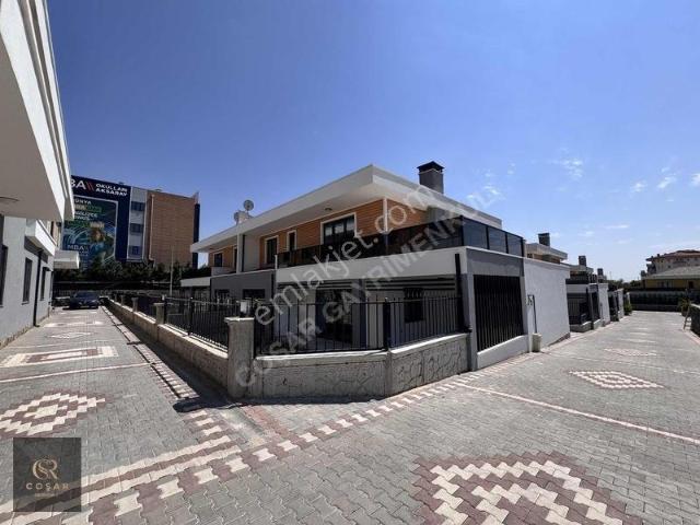 Cumhuriyet, Aksaray Merkez içerisinde satılık Villa