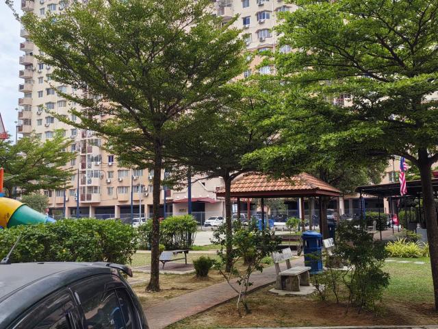 Room for rent in Petaling, Alam Impian