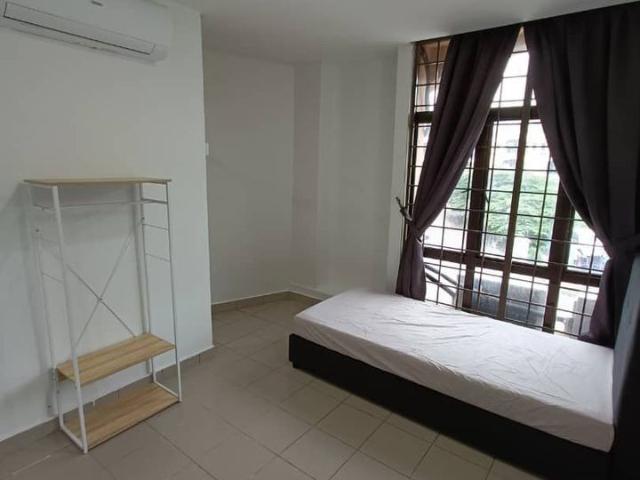 Room for rent in Petaling, Alam Impian
