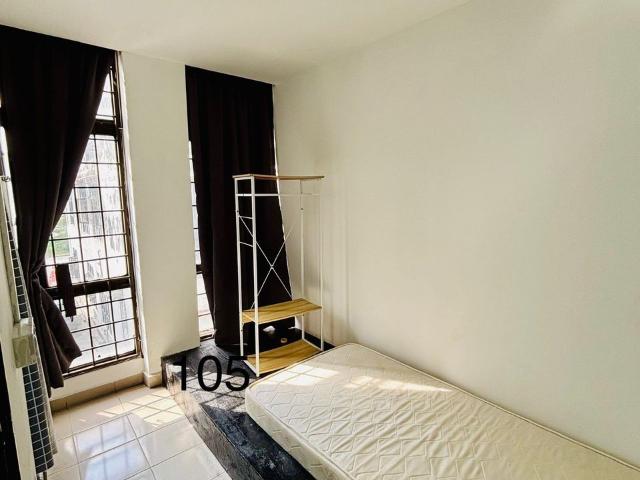 Room for rent in Petaling, Alam Impian