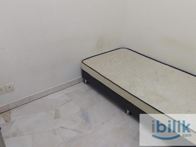 Room for rent in Petaling, Alam Impian