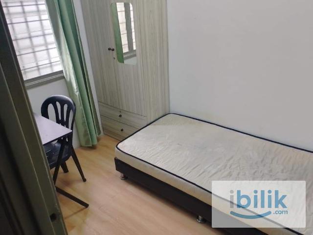 Room for rent in Petaling, Alam Impian