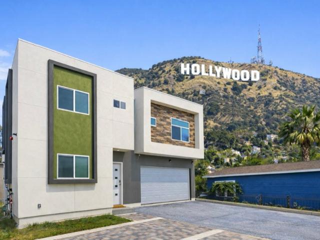 Room for rent in Canoga Park, California
