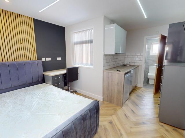 Studio for rent in Stirchley, West Midlands