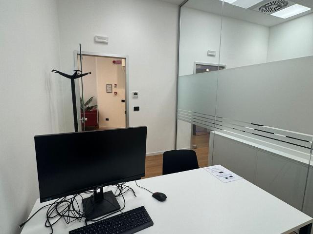 Ufficio in affitto a Cittadella di Casoria, Casoria