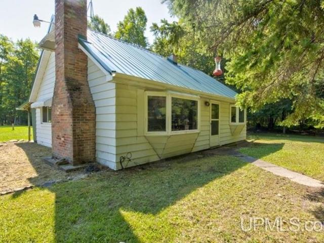 House for sale in Rapid River, Michigan