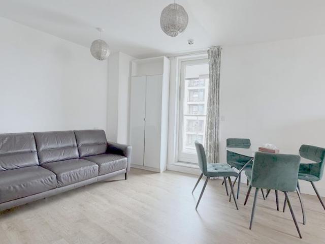 Apartment for rent in Limehouse, Greater London