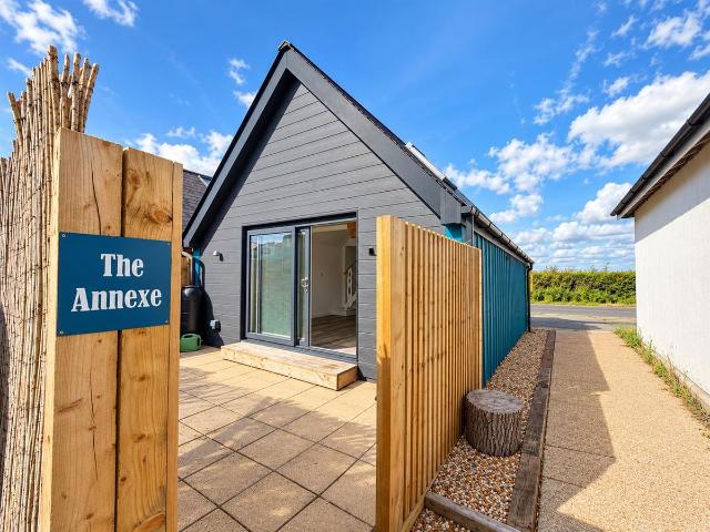 Studio for rent in Beachlands, Wealden