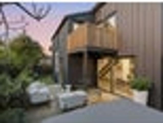 House for sale in Chaslands, Canterbury