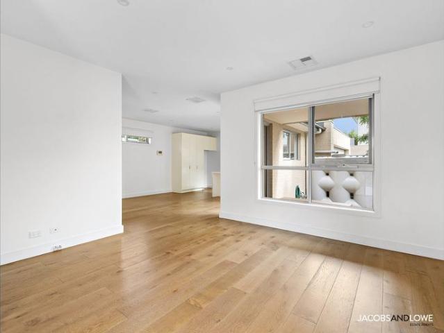 Townhouse for rent in Dromana, Melbourne
