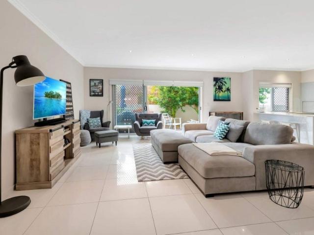 Townhouse for rent in Runaway Bay, Gold Coast City