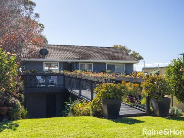 House for sale in Mollymook Beach, New South Wales