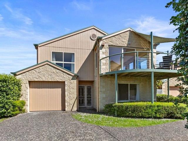 Townhouse for sale in Apollo Bay, Victoria